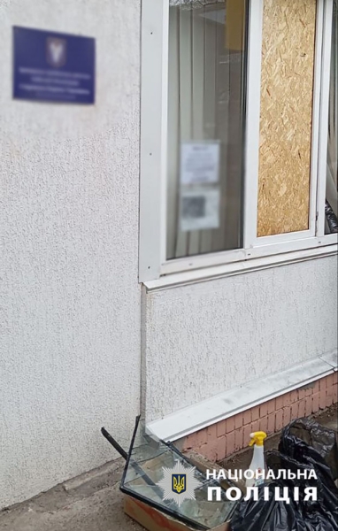 Виконували замовлення РФ. Двоє чоловіків намагалися підпалити приймальню депутата Київради