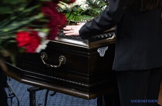 &laquo;Продовжують жити в своїх учнях&raquo;. Київ попрощався з журналісткою Тетяною Кулик та хірургом Павлом Іванчовим