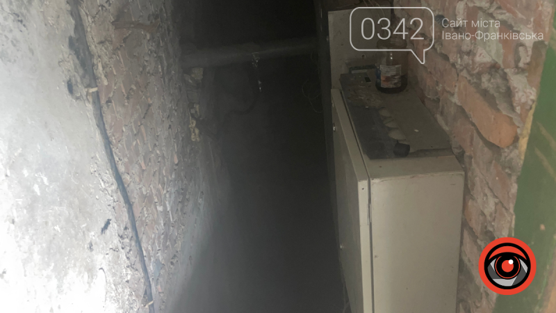 У Калуші пожежа охопила багатоповерхівку (ФОТО)