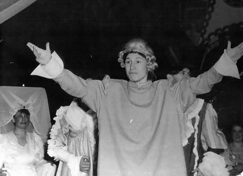 «Бачу перед собою труп маленької дівчинки. Мені довелося її переступити», — головний свідок у суді в справі про удар по маріупольському Драмтеатру