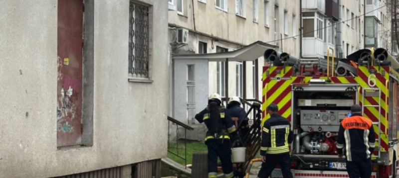 У Калуші пожежа охопила багатоповерхівку (ФОТО)