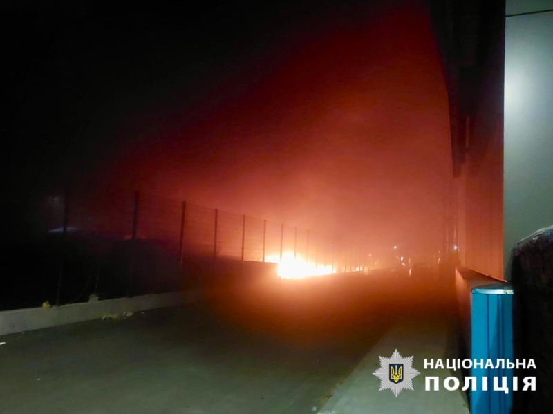 Нічна атака на Київщину: пошкоджено торговий центр, новобудову та приватний будинок