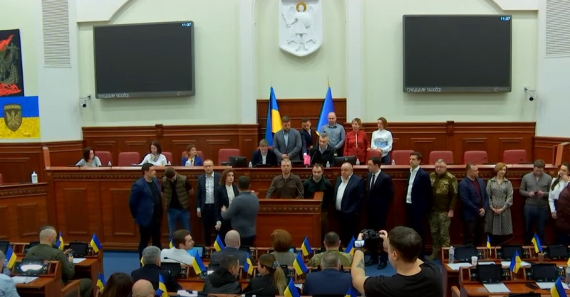 «Депутати не хочуть перебувати з ним в одній залі». Куди сховався секретар Київради Бондаренко?