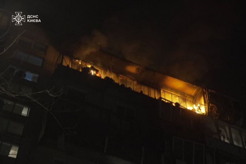 У Києві через обстріл РФ є жертви. ДСНС показала кадри наслідків