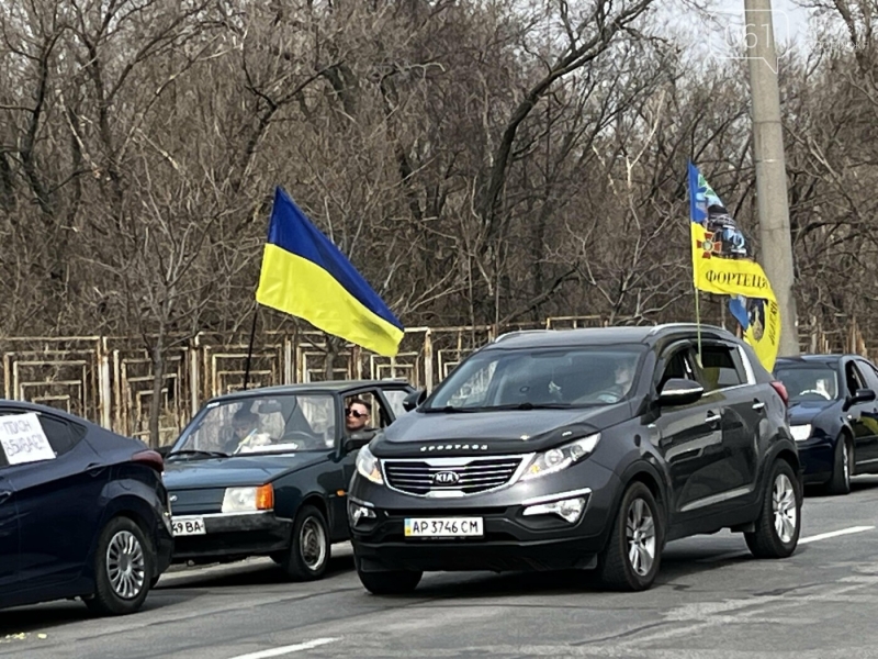 У Запоріжжі пройшов автопробіг на підтримку військовополонених: про що розповідають учасники, - ФОТО