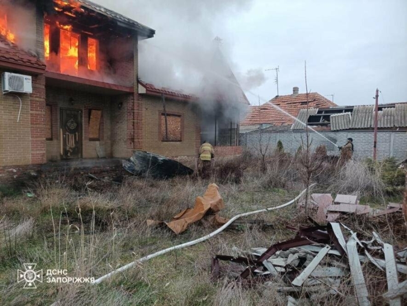 Ворожі обстріли спричинили вісім пожеж у Запорізькій області