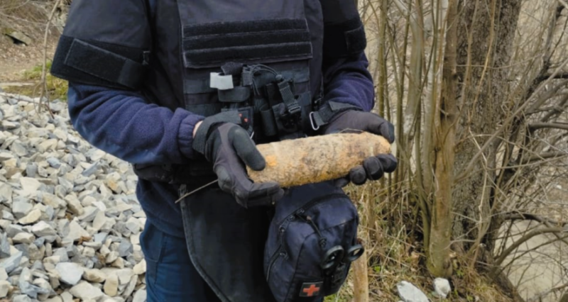 На Франківщині чули вибухи: піротехніки знешкодили артилерійський снаряд часів Другої світової війни