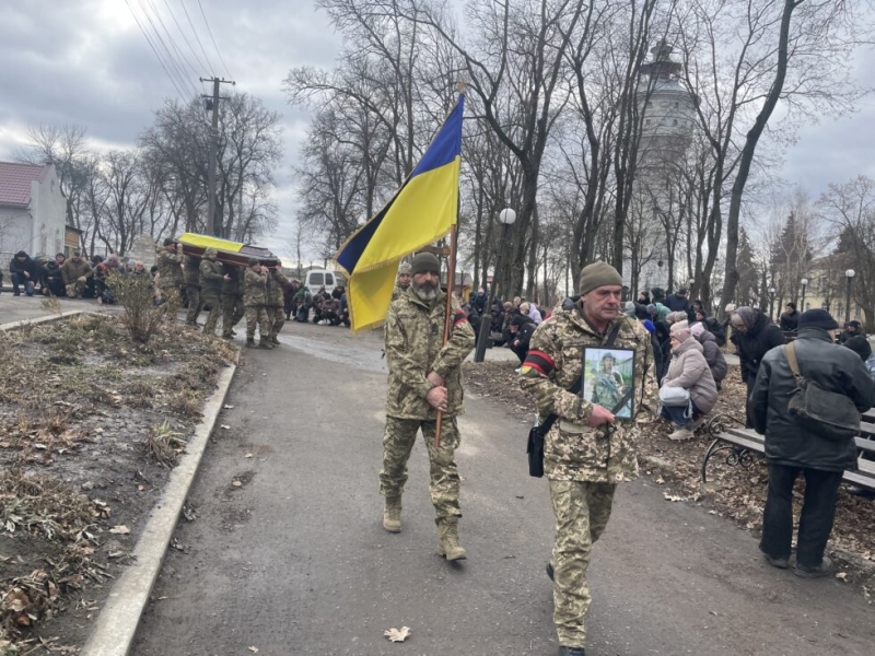 Есманьська громада попрощалася з воїном Ігорем Давиденком
