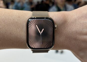Bloomberg: нові моделі Apple Watch отримають вбудовані камери для реалізації додаткових ШІ-можливостей