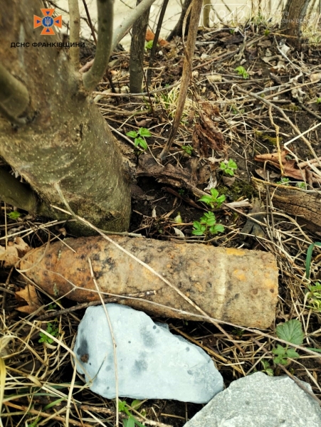 На Франківщині чули вибухи: піротехніки знешкодили артилерійський снаряд часів Другої світової війни