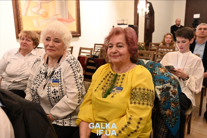 &ldquo;Хочеться жити, просто хочеться жити&rdquo;: у Франківську презентували фотовиставку матерів загиблих захисників (ФОТО)