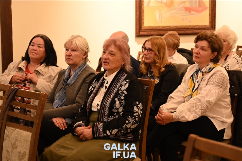 &ldquo;Хочеться жити, просто хочеться жити&rdquo;: у Франківську презентували фотовиставку матерів загиблих захисників (ФОТО)