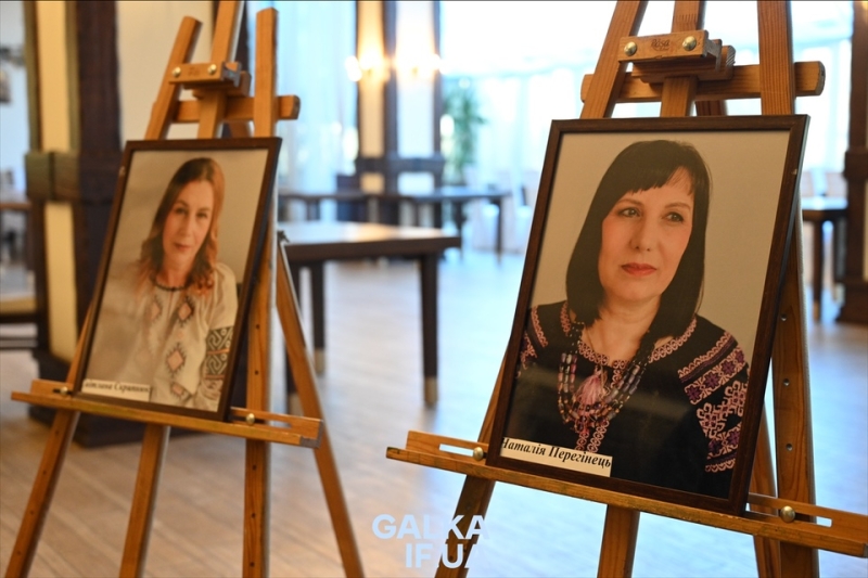 &ldquo;Хочеться жити, просто хочеться жити&rdquo;: у Франківську презентували фотовиставку матерів загиблих захисників (ФОТО)