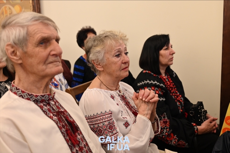 &ldquo;Хочеться жити, просто хочеться жити&rdquo;: у Франківську презентували фотовиставку матерів загиблих захисників (ФОТО)