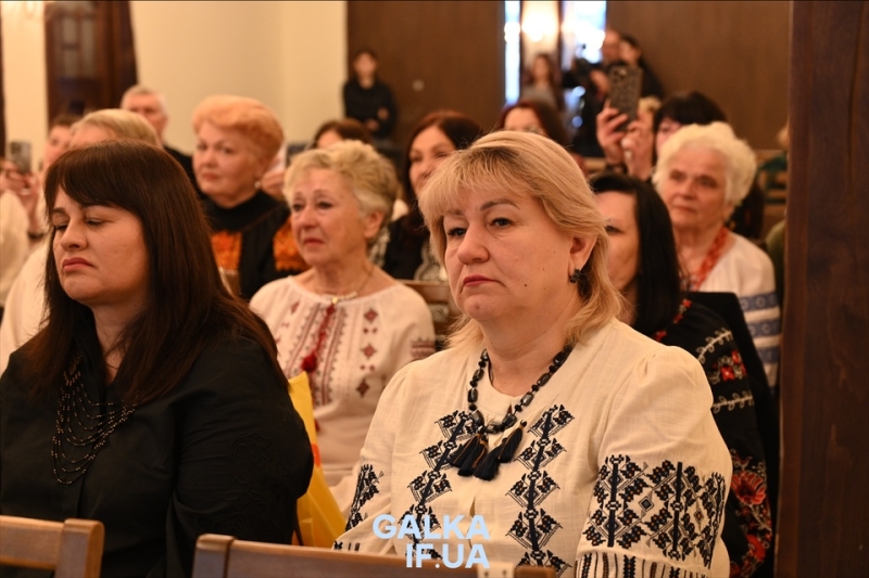 &ldquo;Хочеться жити, просто хочеться жити&rdquo;: у Франківську презентували фотовиставку матерів загиблих захисників (ФОТО)