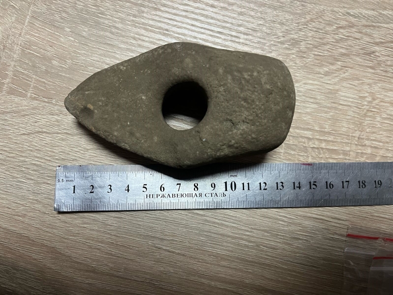 Мешканець Вінницької області намагався вивезти у Молдову сокиру кам’яної доби