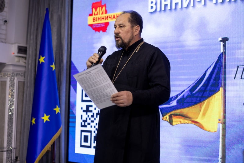 На форумі громад Вінниччини на три мільйони гривень передали техніки та засобів бійцям на передову