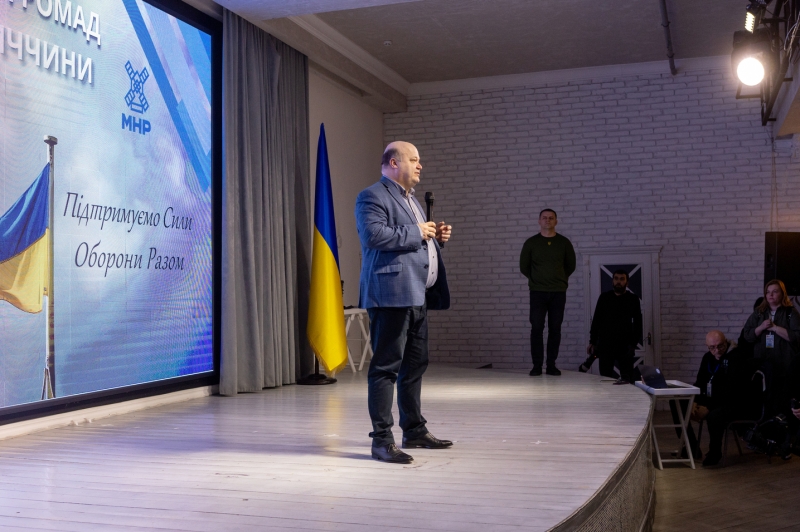 На форумі громад Вінниччини на три мільйони гривень передали техніки та засобів бійцям на передову