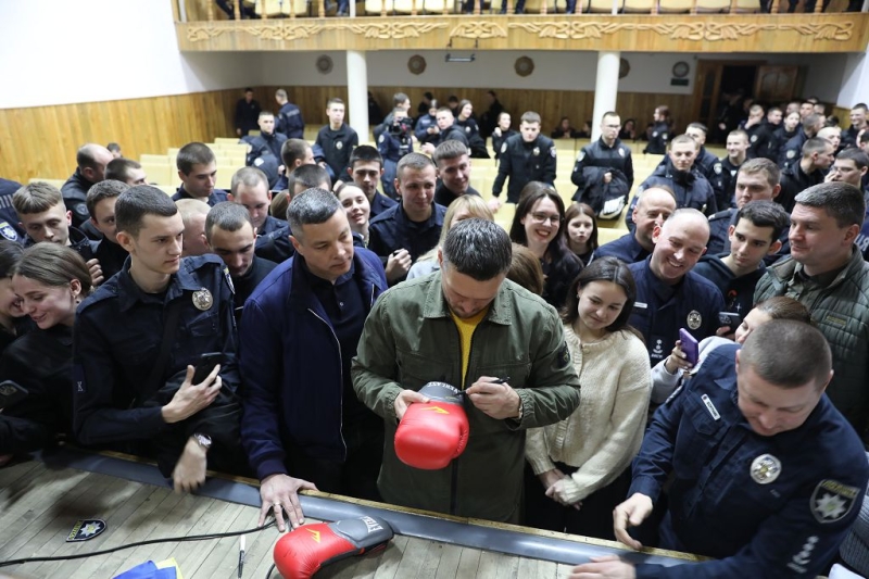 Олександр Усик захистив у Вінниці дисертацію доктора філософії