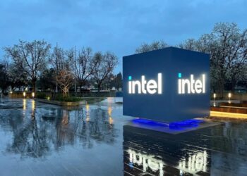 «Правління Intel звільнити, Пета Гелсінгера знов найняти», — колишній CEO компанії Крейг Барретт