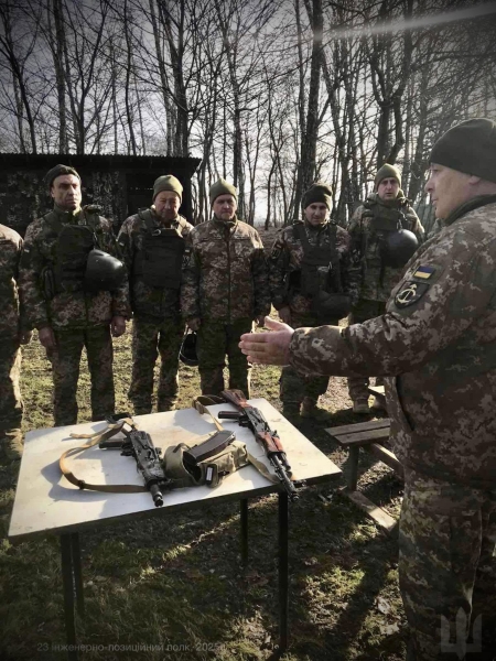 Рівнянин з братом будують лінії оборони для української армії