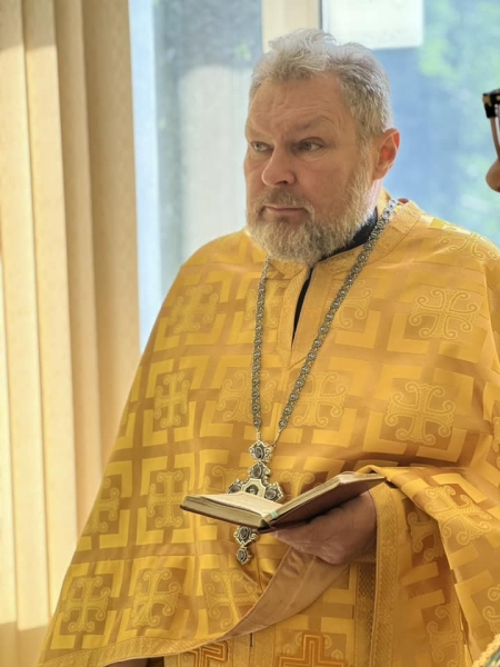 Рятують не лише молитвою: родина священників з Маріуполя четвертий рік допомагає військовим та цивільним