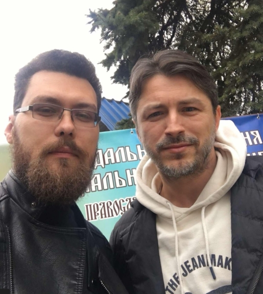 Рятують не лише молитвою: родина священників з Маріуполя четвертий рік допомагає військовим та цивільним