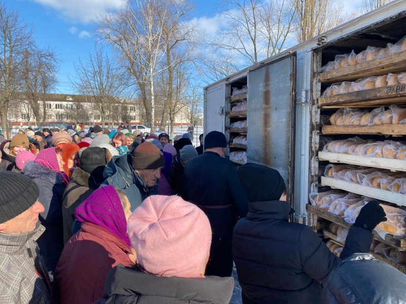 Рятують не лише молитвою: родина священників з Маріуполя четвертий рік допомагає військовим та цивільним