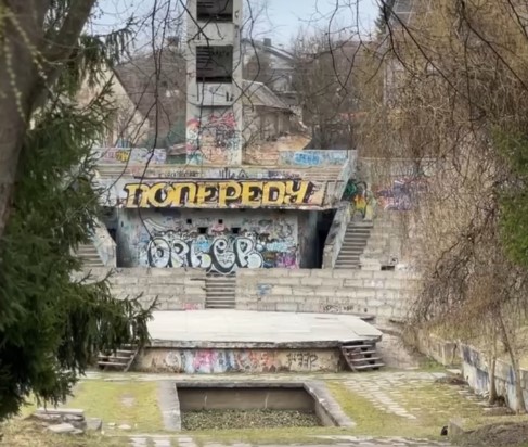 Шакирзян переконує, що аварійні частини амфітеатру краще демонтувати, ніж ремонтувати