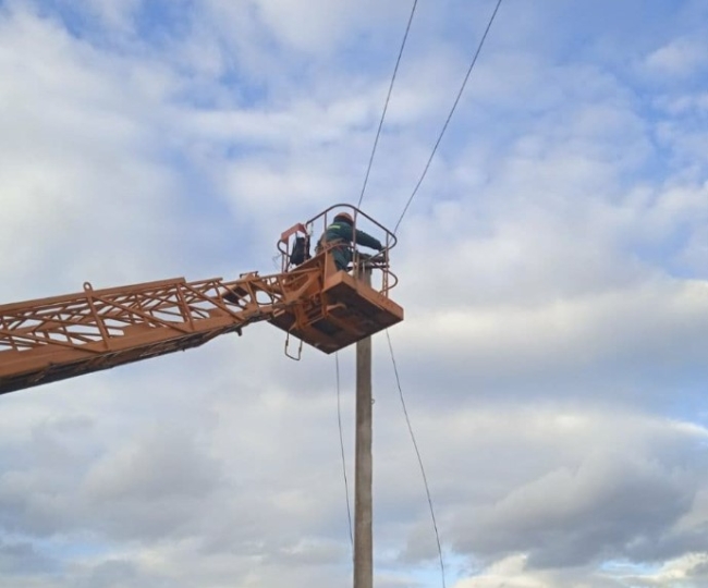 Сильний вітер на Рівненщині залишив людей без &laquo;світла&raquo;
