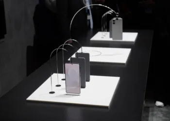 Суттєво менша за iPhone 17 Air: інсайдери розкрили ціну ультратонкого Samsung Galaxy S25 Edge