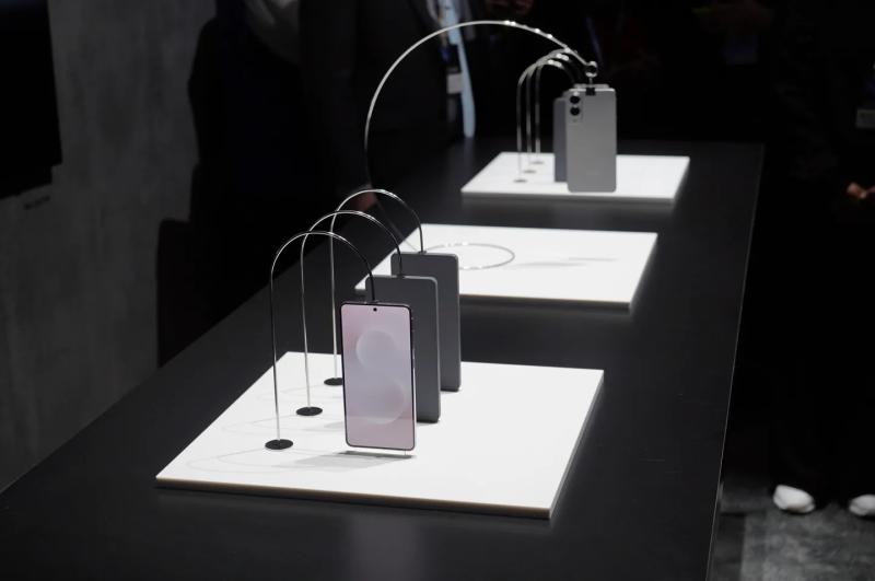 Суттєво менша за iPhone 17 Air: інсайдери розкрили ціну ультратонкого Samsung Galaxy S25 Edge