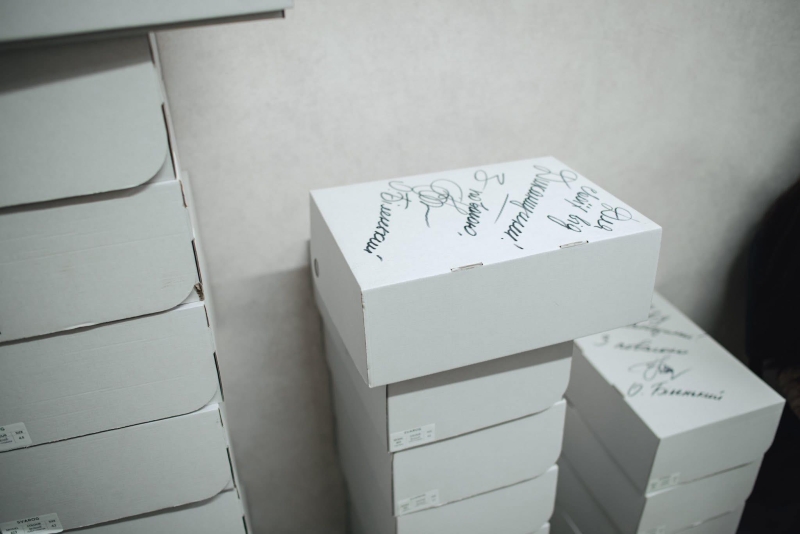 Тактичне взуття для захисників і спальні ліжка для садочка: Олександр Біленький передав допомогу для Диканської громади