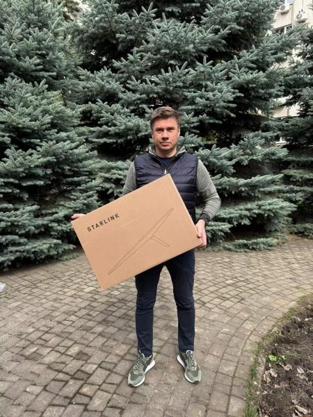 Тактичне взуття для захисників і спальні ліжка для садочка: Олександр Біленький передав допомогу для Диканської громади