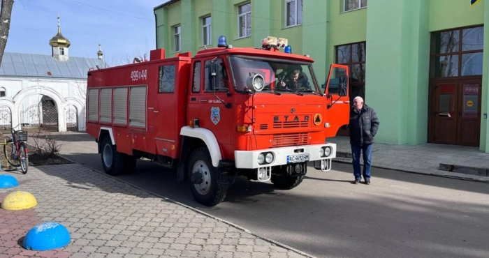 Торчинська громада передала пожежний автомобіль прифронтовій громаді у Сумській області