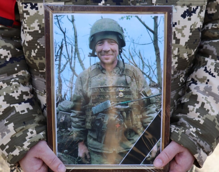 Тростянеччина попрощалася із захисником Віктором Зіновим