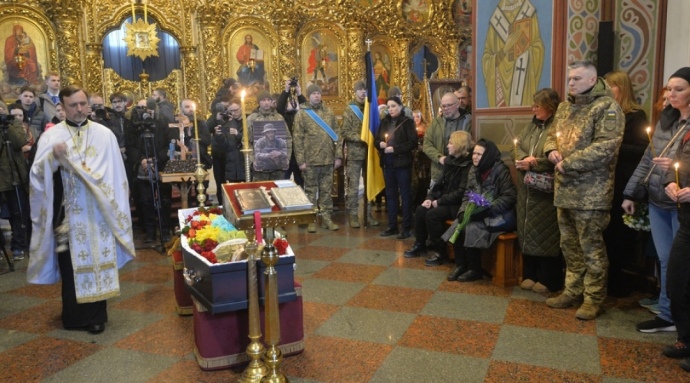 У Києві попрощалися з Василем Ратушним, який загинув на фронті