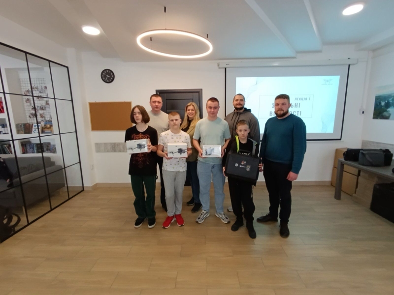 У Ладижині започаткували дитячу школу операторів дронів