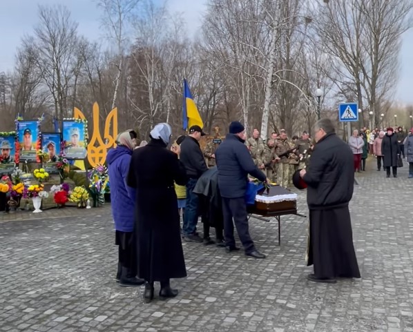 У Липовій Долині попрощалися із захисником Олександром Демиденком