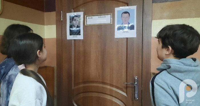 У Луцькому ліцеї №25 на дверях кабінетів з’явилися портрети загиблих на війні випускників
