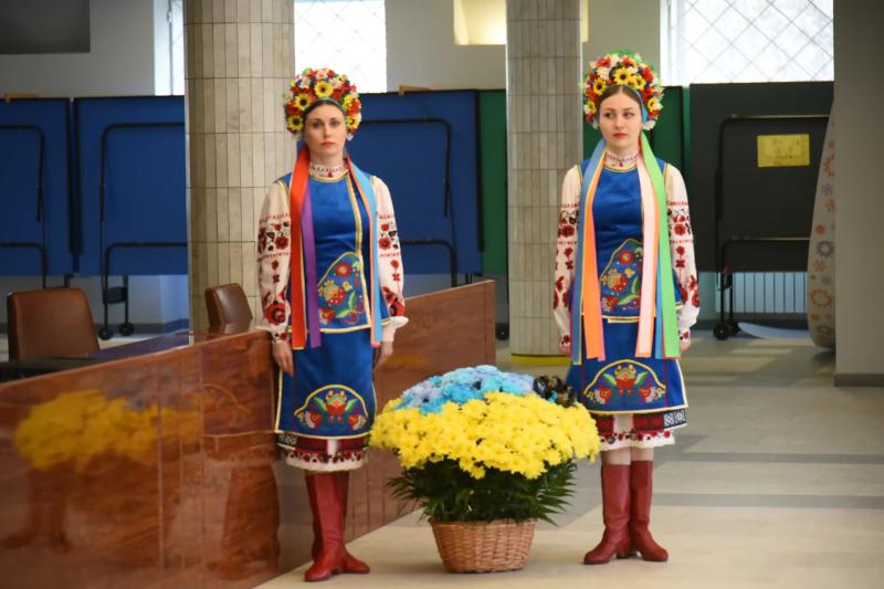 У Полтавській обласній раді відкрили меморіальну дошку добровольцеві й депутату Віталієві Кабачку