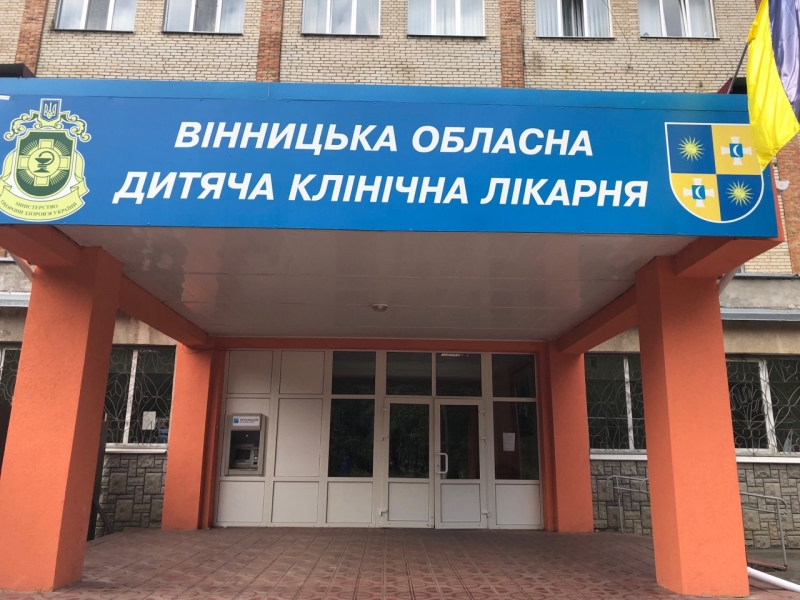 У Вінниці лікарі врятували сімнадцятирічній дівчині руку