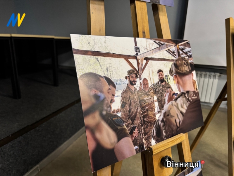 У Вінниці відкрили фотовиставку «Доброволець – поклик серця»