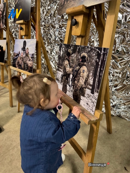 У Вінниці відкрили фотовиставку «Доброволець – поклик серця»