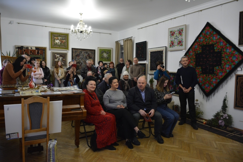 У Вінниці встановили новий національний рекорд за картини на старовинних хустках