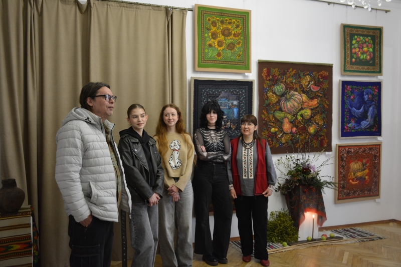 У Вінниці встановили новий національний рекорд за картини на старовинних хустках