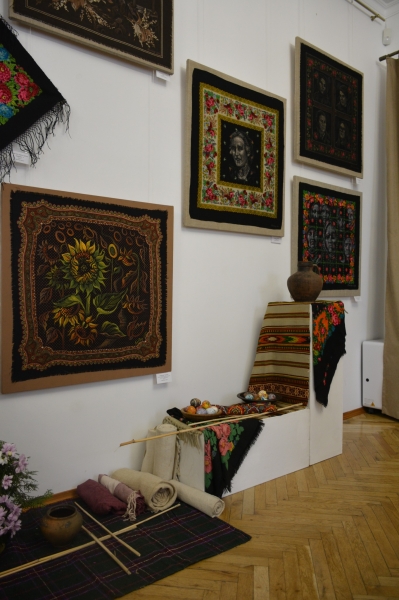 У Вінниці встановили новий національний рекорд за картини на старовинних хустках