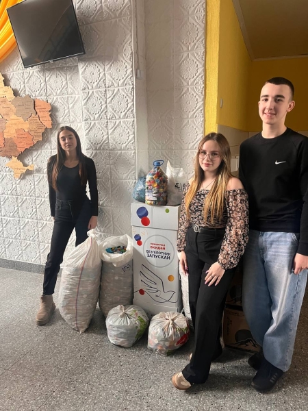 У Вінницьких ліцеях зібрали понад 300 кілограмів кришечок