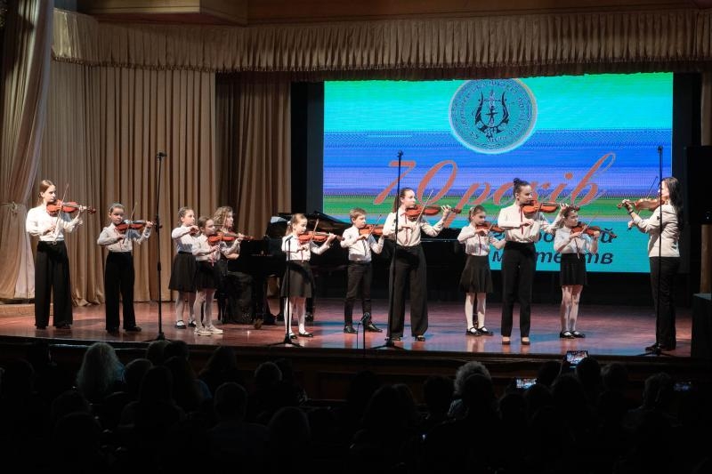 Ужгородська школа мистецтв відзначила 70-річний ювілей великим святковим концертом