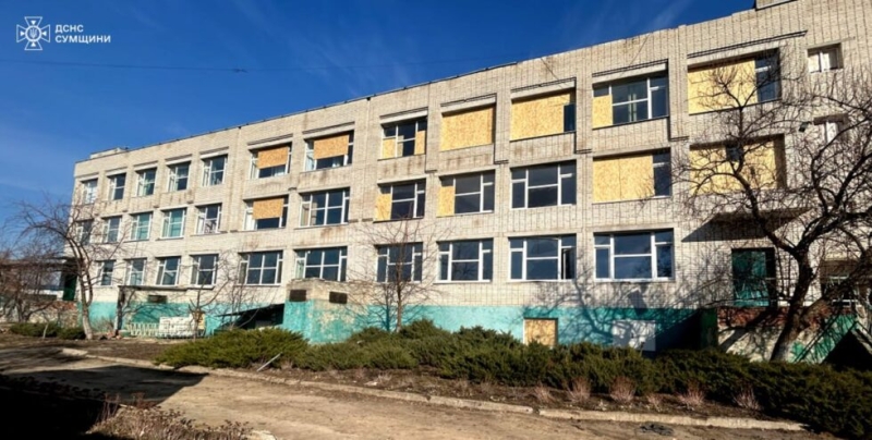В Охтирці рятувальники проводили відновлювальні роботи на місці ворожого удару